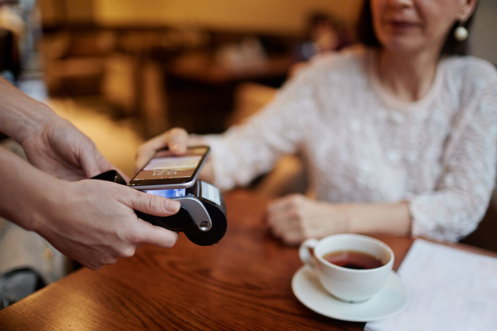 POS reconciliation for cafes dashboard showing daily sales reports and cash drawer balancing.